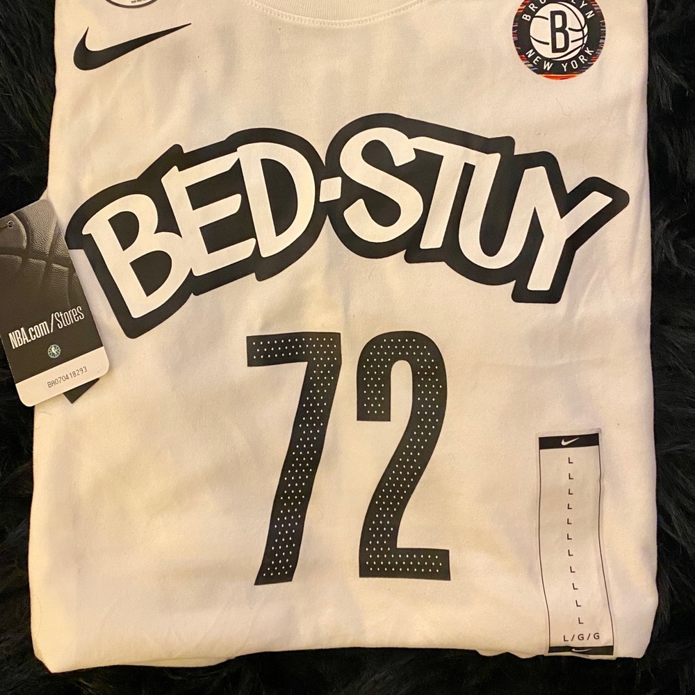 Nike Men’s Bed-Stuy Biggie 72 White and Black Drifit Jersey Style Shirt!